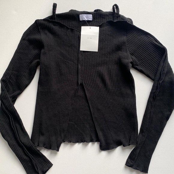 NWT Oak + Fort | Cold Shoulder Top - Picture 2 of 2